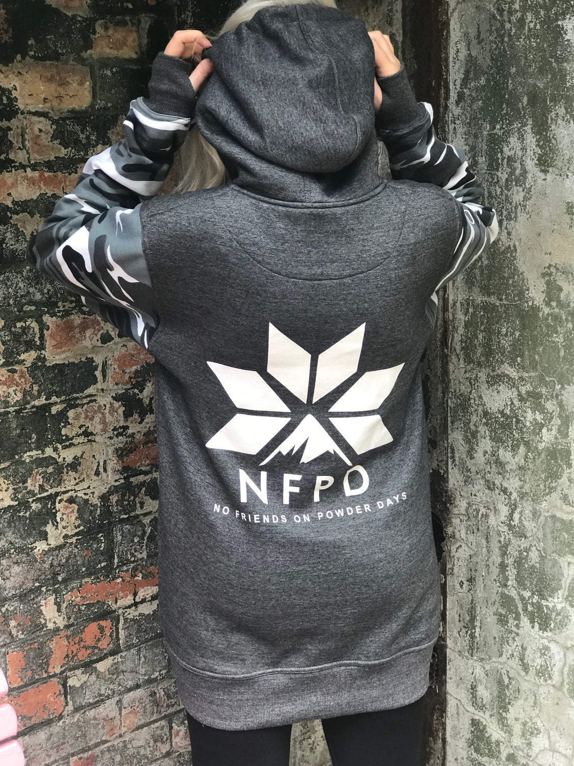 Sudadera con capucha para nieve, alta, para esquí y snowboard, gris, con mangas de camuflaje para nieve - Unisex