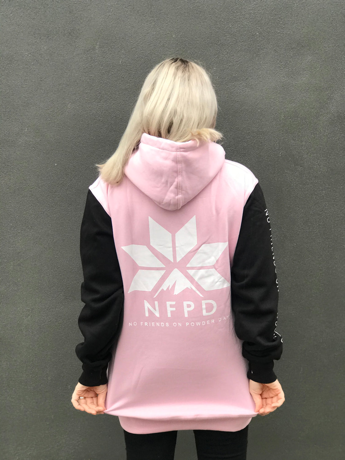 Sudadera con capucha alta rosa bebé y negra - Unisex