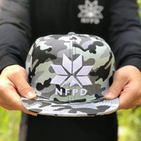 Gorra de camuflaje ártico con cierre a presión